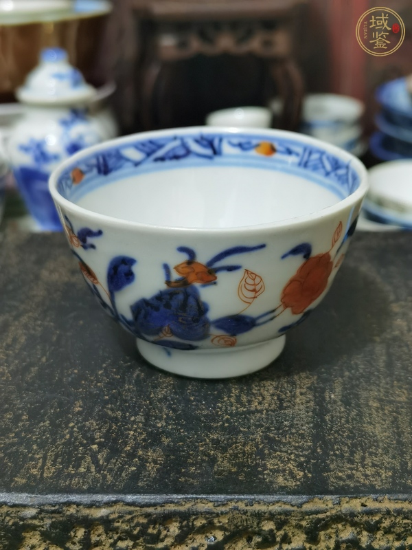 古玩陶瓷青花礬紅花卉紋茶圓真品鑒賞圖