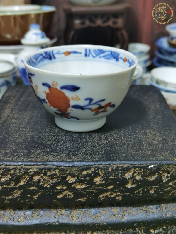 古玩陶瓷青花礬紅花卉紋茶杯 真品鑒賞圖