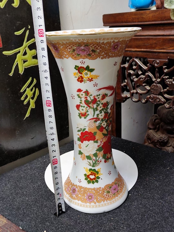 古玩陶瓷花鳥紋彩瓷束腰花觚拍賣，當前價格298元