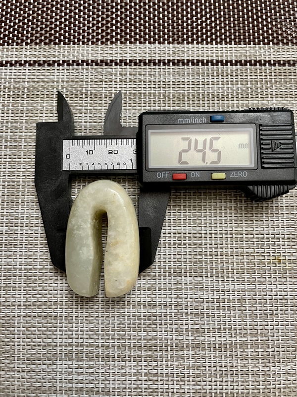 古玩玉器狹義和田玉山料玉玦拍賣，當前價格50元