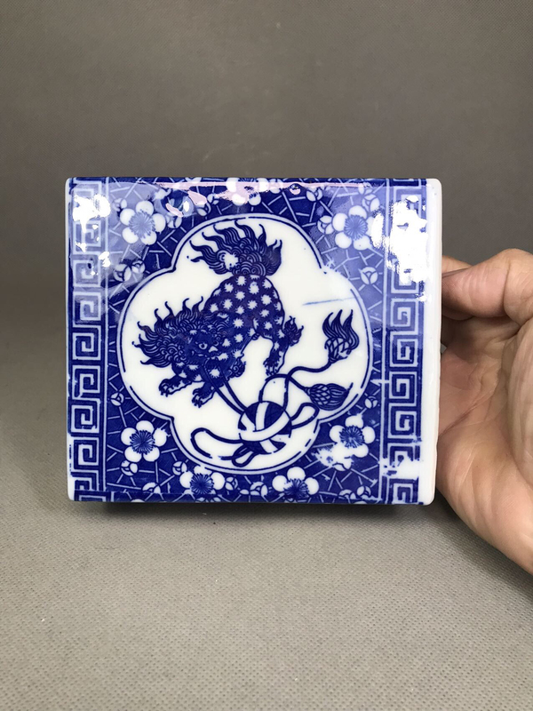 古玩轉(zhuǎn)賣青花獅子滾繡球紋手枕拍賣，當前價格50元