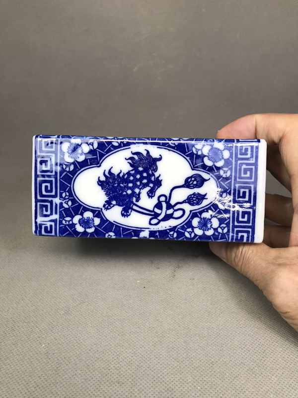 古玩陶瓷青花獅子滾繡球紋手枕拍賣,當前價格399元