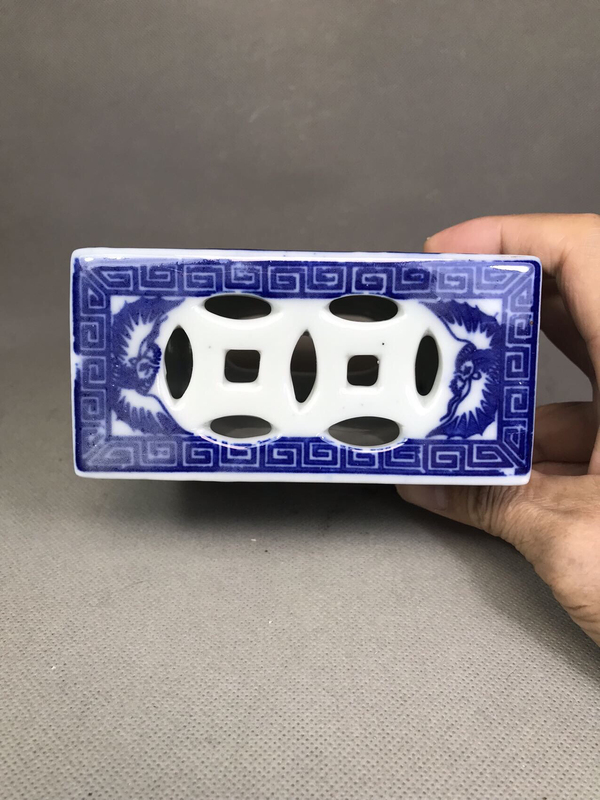 古玩陶瓷青花獅子滾繡球紋手枕拍賣,當前價格399元