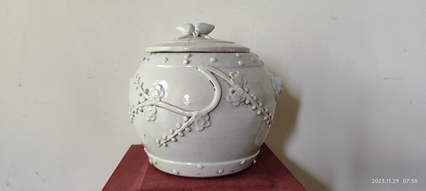 古玩陶瓷德化窯梅花蓋罐拍賣,當(dāng)前價(jià)格2800元