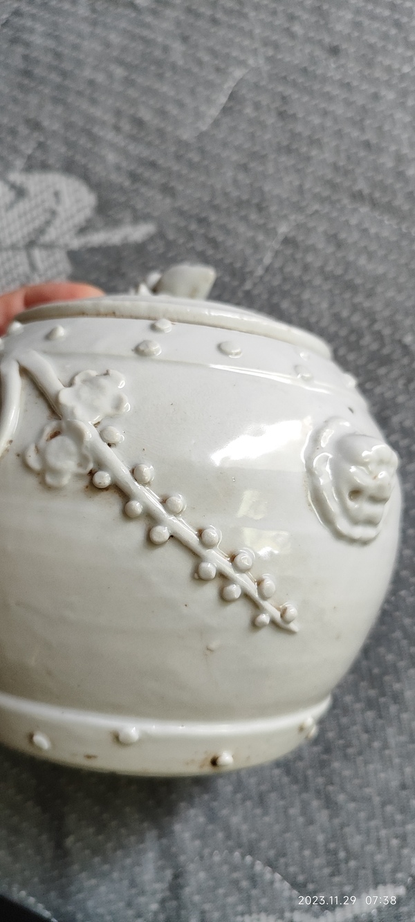 古玩陶瓷德化窯梅花蓋罐拍賣,當(dāng)前價(jià)格2800元