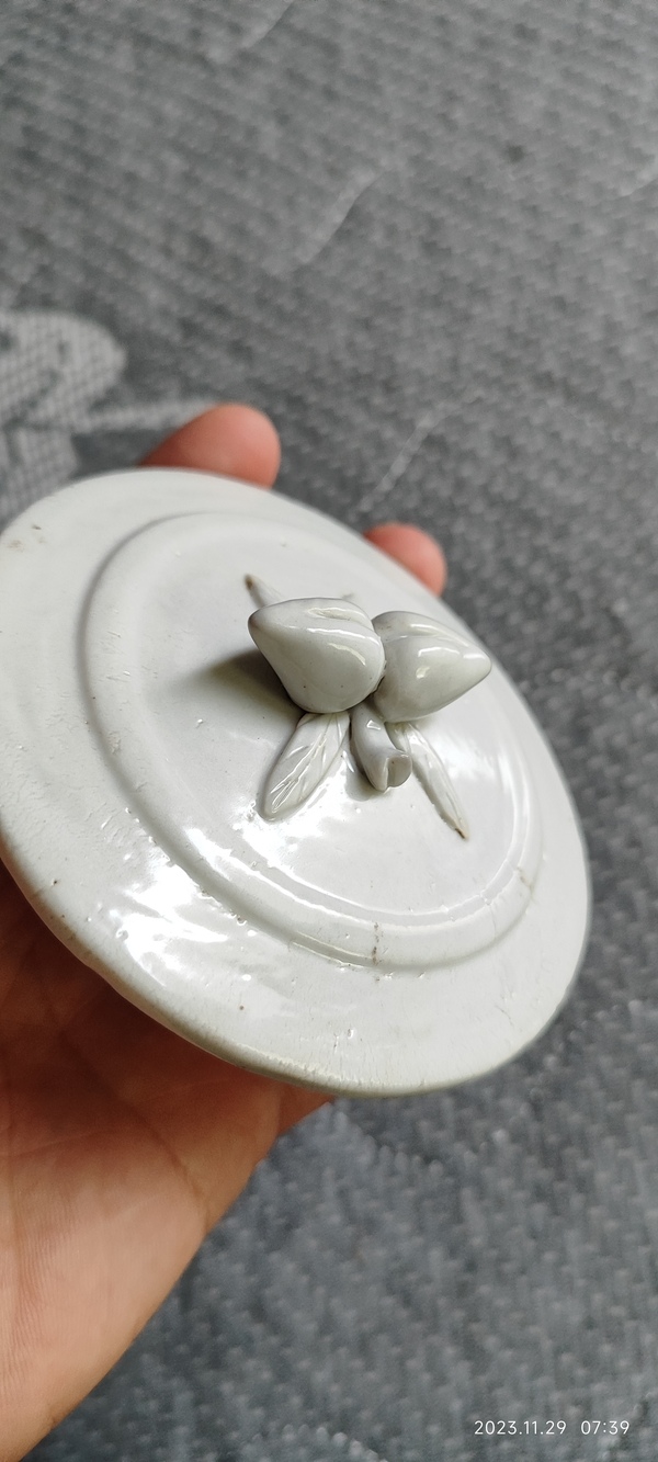 古玩陶瓷德化窯梅花蓋罐拍賣,當(dāng)前價(jià)格2800元