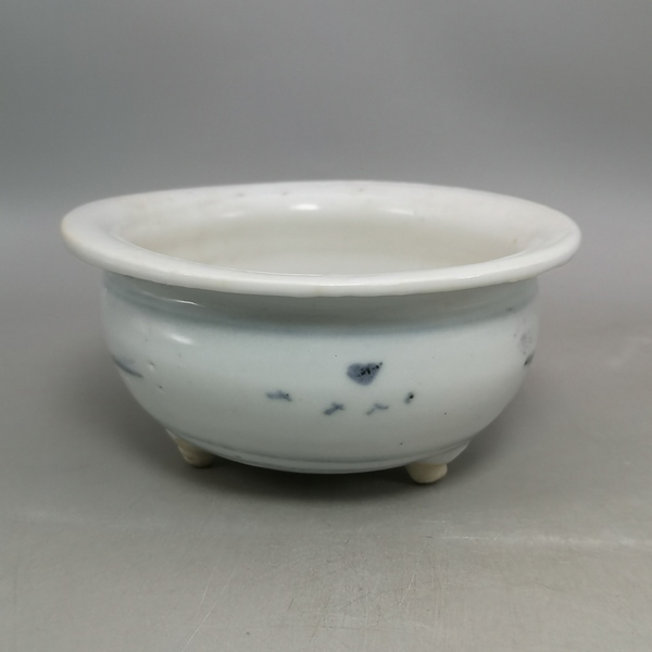 古玩陶瓷清中期青花山水紋三足香爐拍賣,當(dāng)前價(jià)格1300元