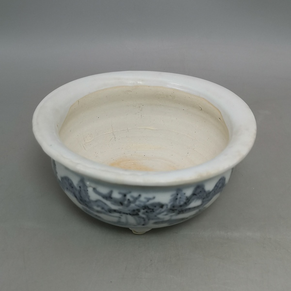 古玩陶瓷清中期青花山水紋三足香爐拍賣,當(dāng)前價(jià)格1300元