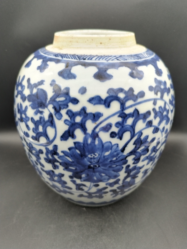 古玩陶瓷青花纏枝花卉紋蓋罐拍賣(mài),當(dāng)前價(jià)格2800元