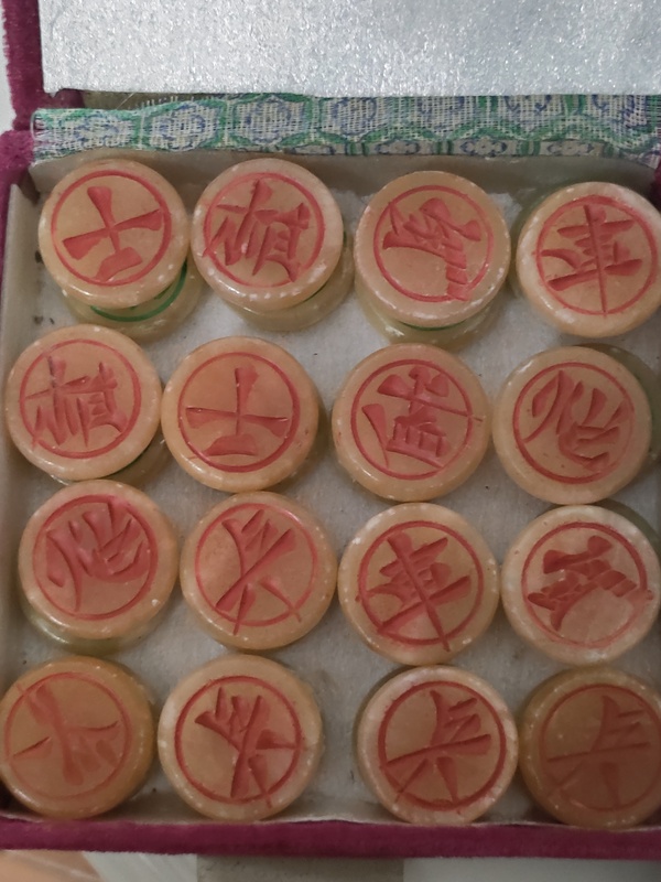 古玩玉器地方玉象棋一套拍賣,當(dāng)前價(jià)格980元