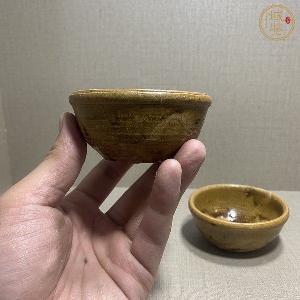 古玩陶瓷紫金釉茶杯真品鑒賞圖