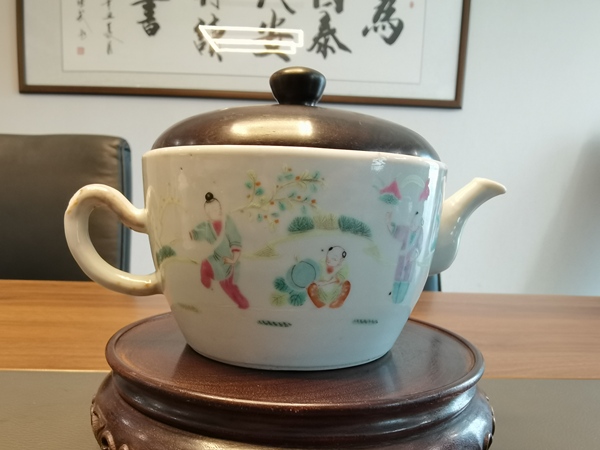 古玩陶瓷宣統(tǒng)年製本朝本款精品粉彩仕女嬰戲圖參壺拍賣，當前價格2800元