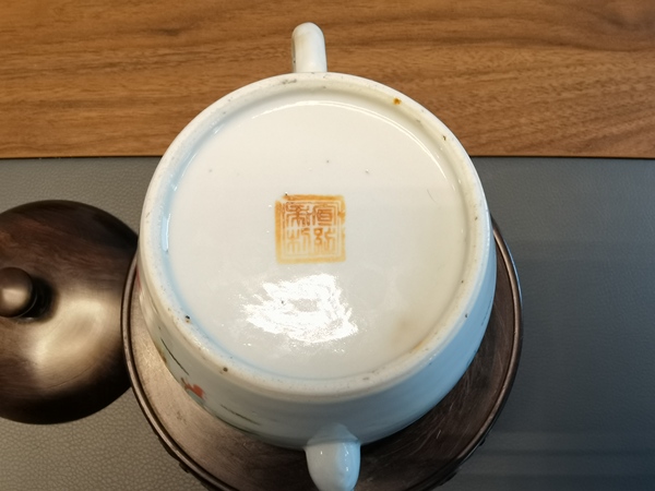 古玩陶瓷宣統(tǒng)年製本朝本款精品粉彩仕女嬰戲圖參壺拍賣，當前價格2800元