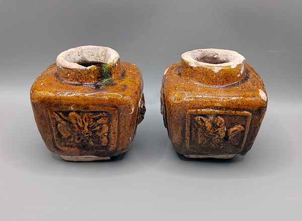 古玩陶瓷明代.黃釉開窗刻花卉紋罐一對(duì)530拍賣,當(dāng)前價(jià)格530元