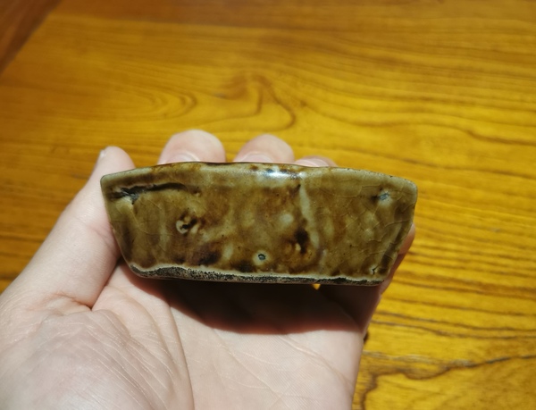 古玩陶瓷清中期米黃釉筆插(文房)拍賣,當(dāng)前價(jià)格0元