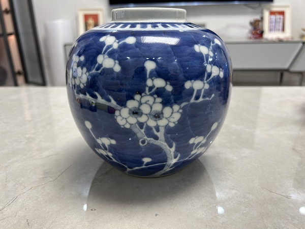 古玩陶瓷青花留白冰梅紋蓋罐拍賣,當(dāng)前價(jià)格1500元