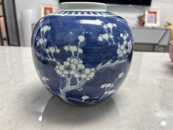古玩陶瓷青花留白冰梅紋蓋罐拍賣,當(dāng)前價(jià)格1500元