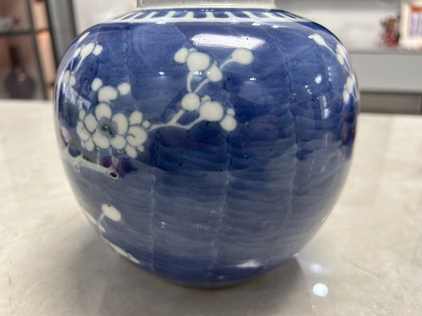 古玩陶瓷青花留白冰梅紋蓋罐拍賣,當(dāng)前價(jià)格1500元