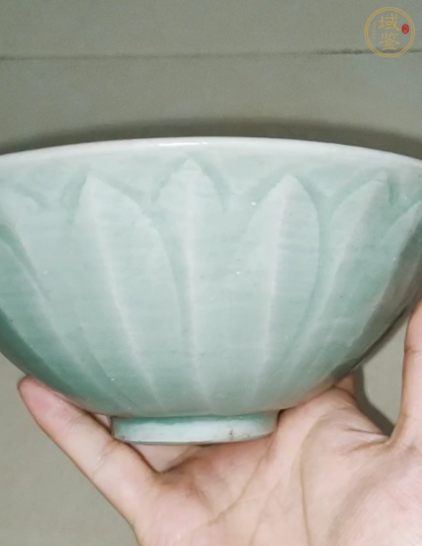 古玩陶瓷宋元·青釉暗刻花卉紋碗真品鑒賞圖