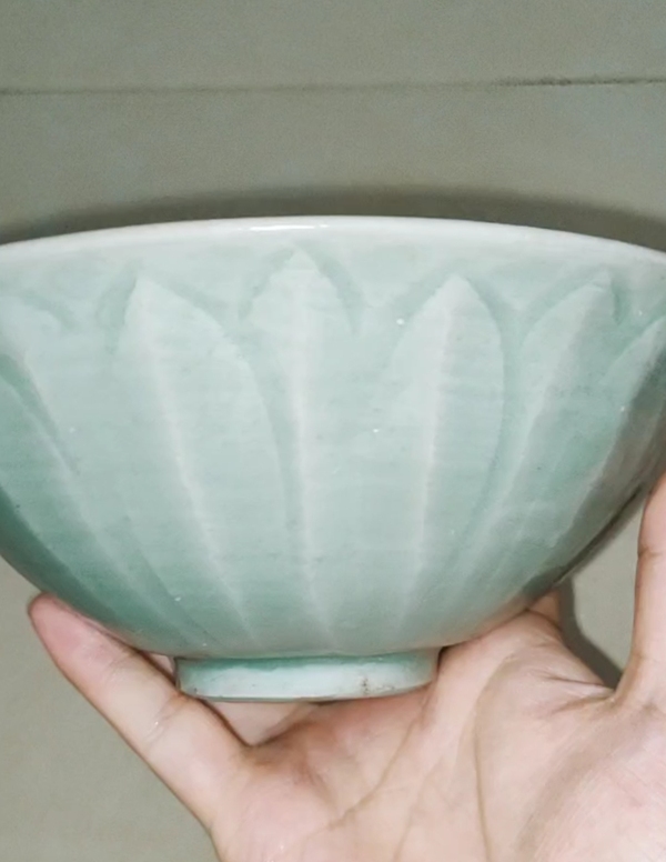 古玩陶瓷宋龍泉蓮瓣碗(印花大盞)拍賣,當前價格3500元