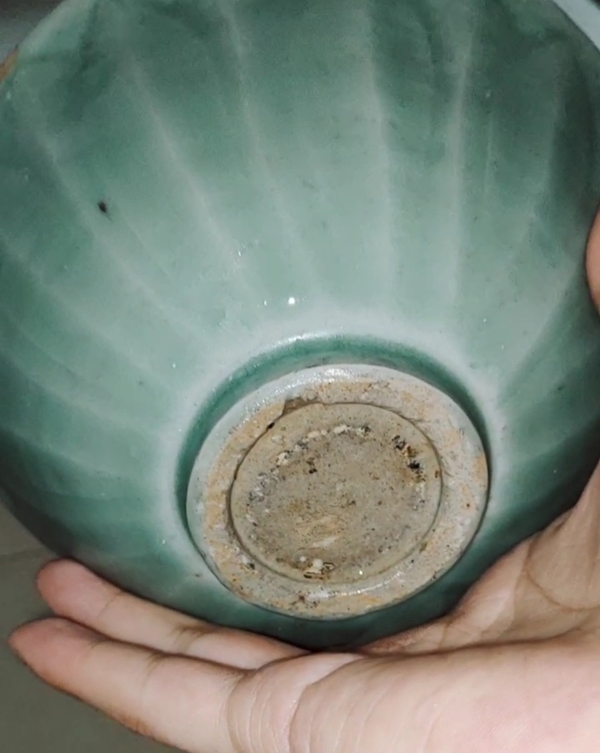 古玩陶瓷宋龍泉蓮瓣碗(印花大盞)拍賣,當前價格3500元