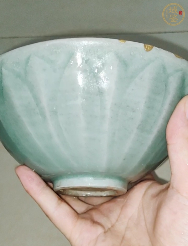 古玩陶瓷宋元·青釉暗刻花卉紋碗真品鑒賞圖