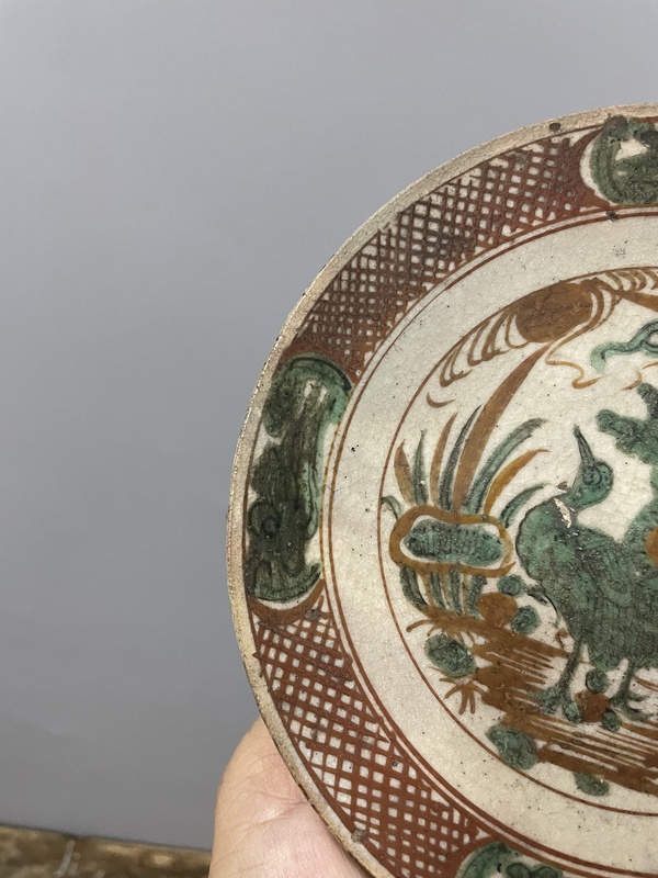 古玩陶瓷紅綠彩一路連科紋折沿盤拍賣,當(dāng)前價(jià)格6300元