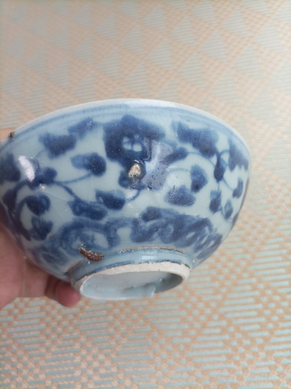 古玩陶瓷明代中期.青花纏枝花卉紋茶碗拍賣,當(dāng)前價格1380元