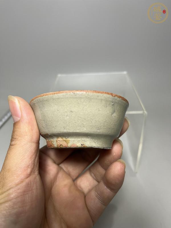 古玩陶瓷龍泉青瓷杯真品鑒賞圖