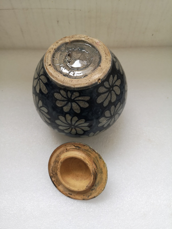 古玩陶瓷花卉紋青花蓋罐拍賣,當(dāng)前價(jià)格450元
