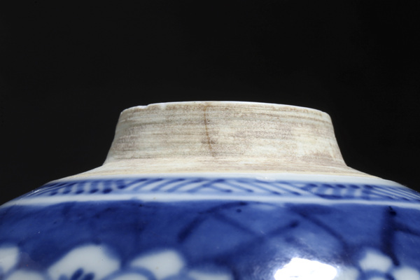 古玩陶瓷清康熙·青花留白冰梅圖茶葉罐拍賣,當前價格1850元