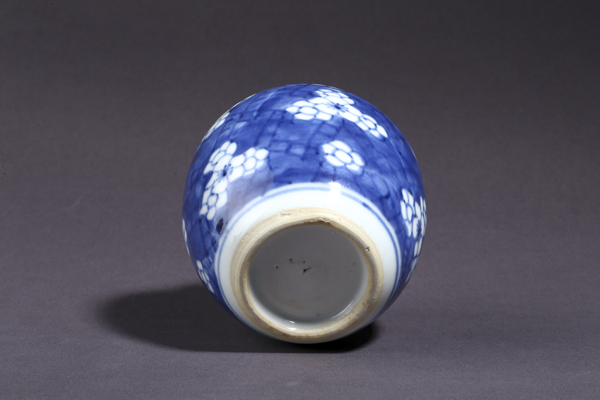 古玩陶瓷清康熙·青花留白冰梅圖茶葉罐拍賣,當前價格1850元