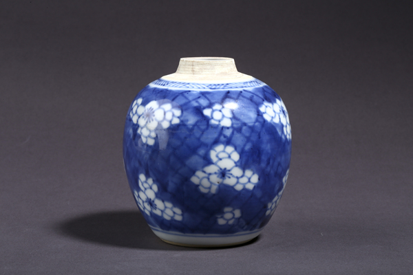 古玩陶瓷清康熙·青花留白冰梅圖茶葉罐拍賣,當前價格1850元