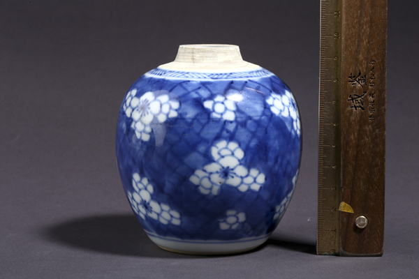 古玩陶瓷清康熙·青花留白冰梅圖茶葉罐拍賣,當前價格1850元