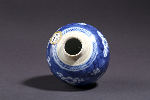 古玩陶瓷清康熙·青花留白冰梅圖茶葉罐拍賣,當前價格1850元