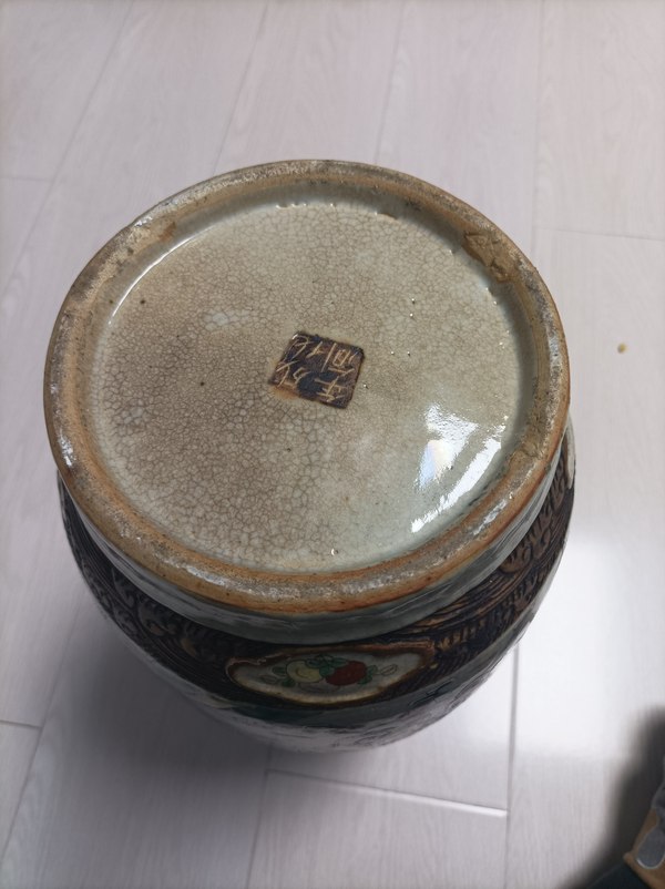 古玩陶瓷清代咸豐哥釉粉彩刀馬人物圖獅耳花口瓶拍賣,當(dāng)前價(jià)格5800元