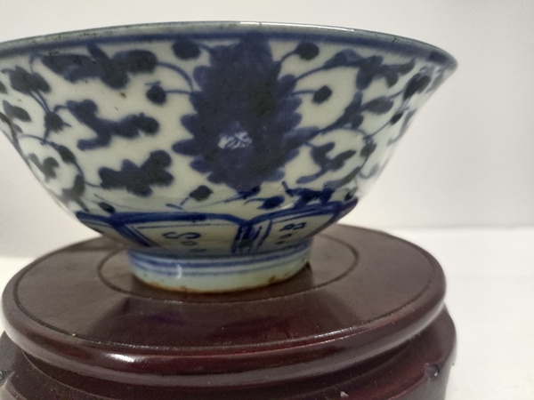 古玩陶瓷青花纏枝花卉碗拍賣，當前價格800元