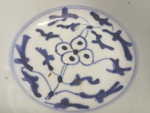 古玩陶瓷青花纏枝花卉碗拍賣，當前價格800元