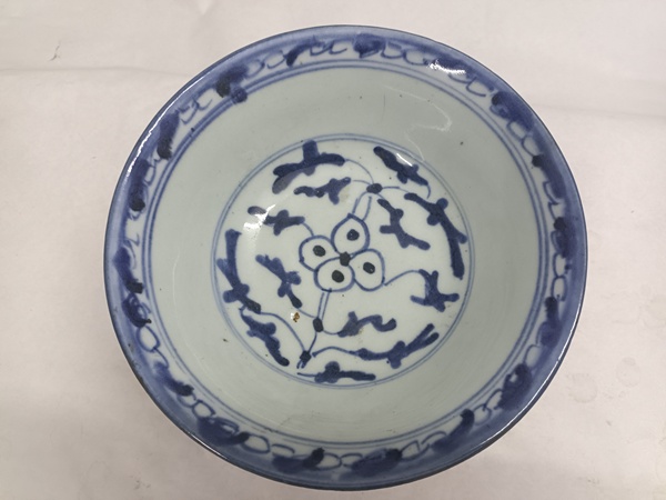 古玩轉(zhuǎn)賣青花纏枝花卉碗拍賣，當(dāng)前價(jià)格999元