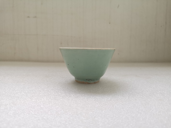 古玩陶瓷清中期豆青釉杯拍賣,當前價格550元