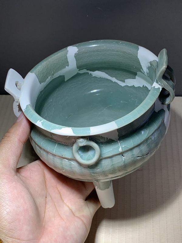 域鉴古玩】馆藏级精品南宋龙泉青瓷双耳三足炉拍卖价格/图片/值多少钱