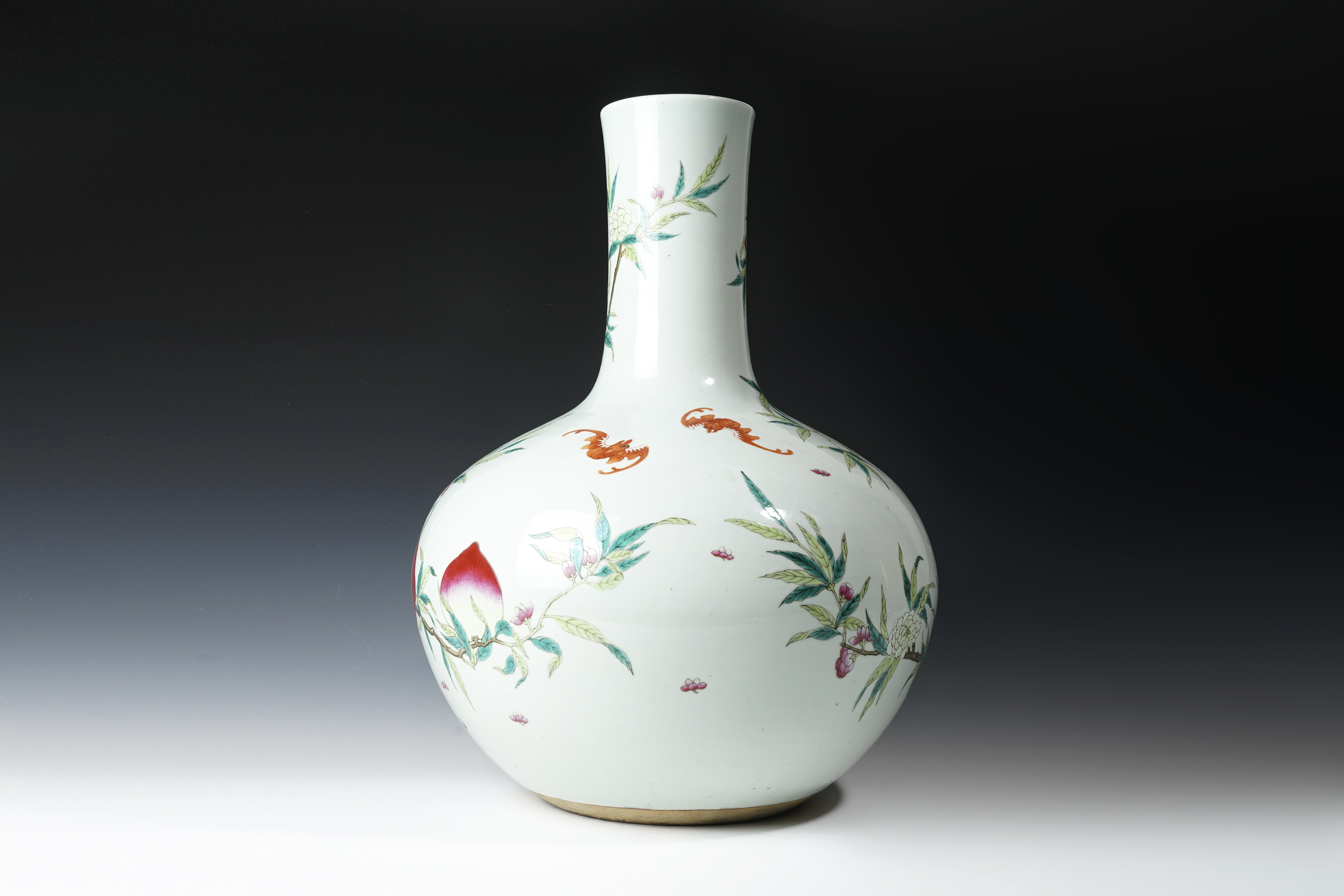 R7-T03】中国 粉彩九桃天球瓶 工芸品