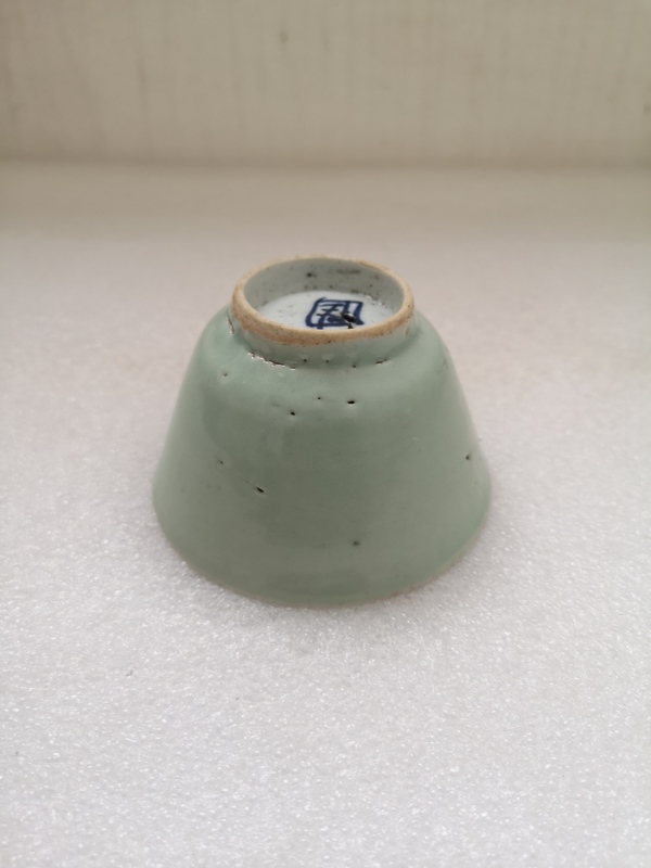 古玩陶瓷清中期豆青釉杯拍賣,當前價格550元