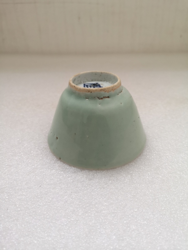 古玩陶瓷清中期豆青釉杯拍賣,當前價格550元