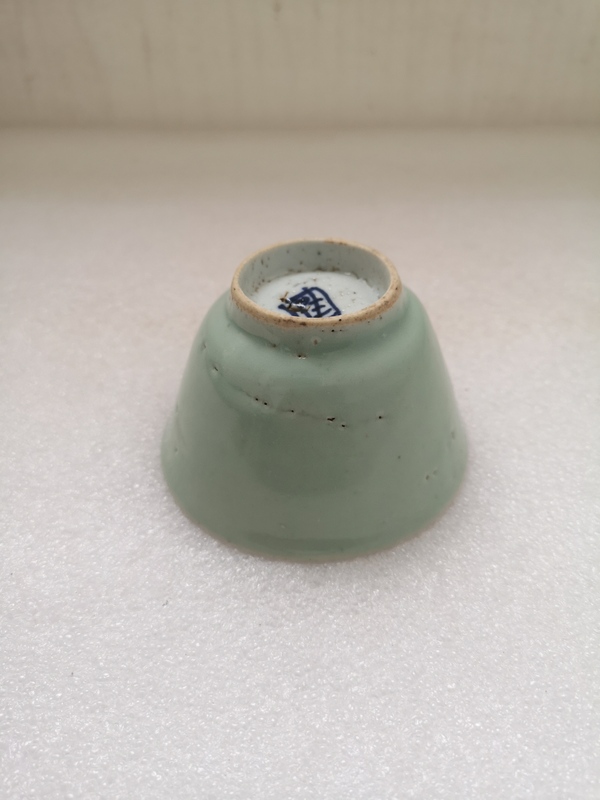 古玩陶瓷清中期豆青釉杯拍賣,當前價格550元