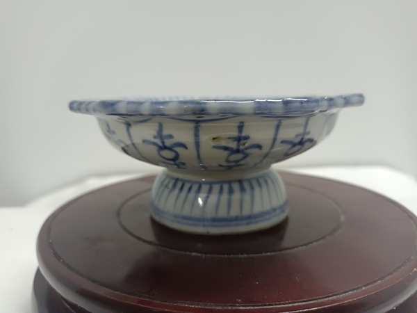 古玩陶瓷清道光花卉紋青花高足盤拍賣，當(dāng)前價(jià)格1000元