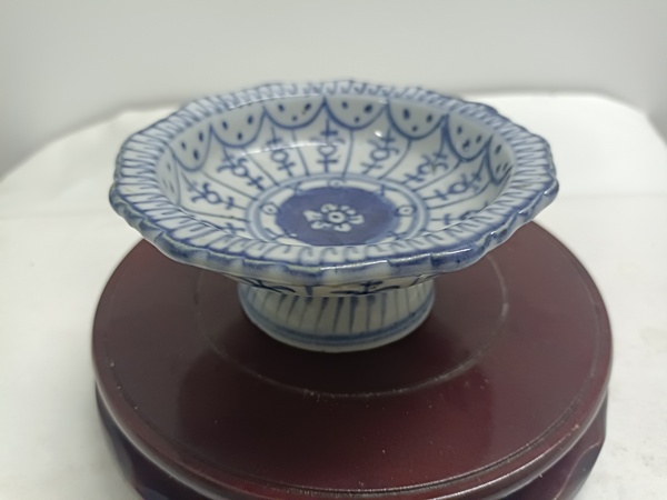 古玩陶瓷清道光花卉紋青花高足盤拍賣，當(dāng)前價(jià)格1000元