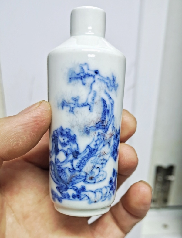 古玩陶瓷青花釉里紅鼻煙壺拍賣,當前價格8000元