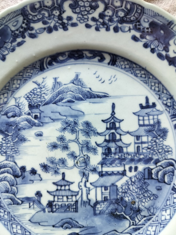 古玩陶瓷清中期青花山水樓閣紋八方盤拍賣,當前價格1680元