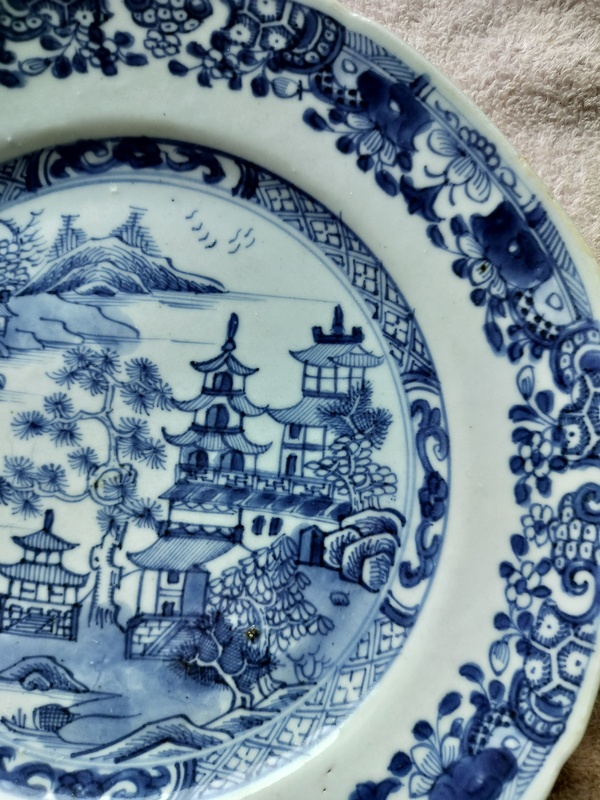 古玩陶瓷清中期青花山水樓閣紋八方盤拍賣,當前價格1680元